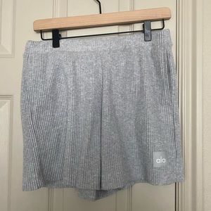alo yoga ribbed shorts